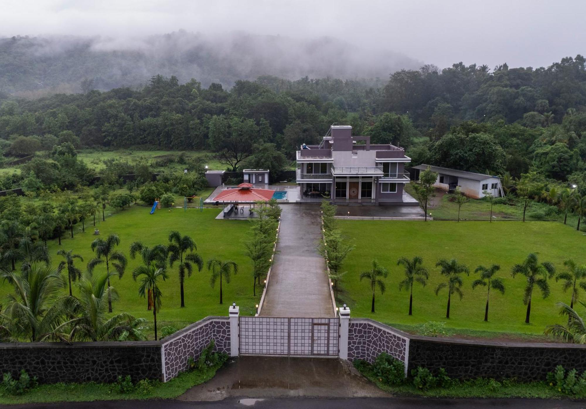 Stayscape Shreeji Farms 4Bhk Карджат Экстерьер фото